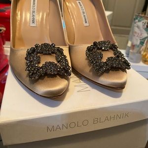 Authentic Monolo Blahnik! Hangisi! 39.5Full set, box with 2 dust bags. Brand New